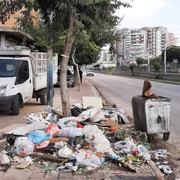 Adana'da Çöp Yığınları Ve Konteyner Kokusu Trafik Ve Sağlık Riski Oluşturuyor
