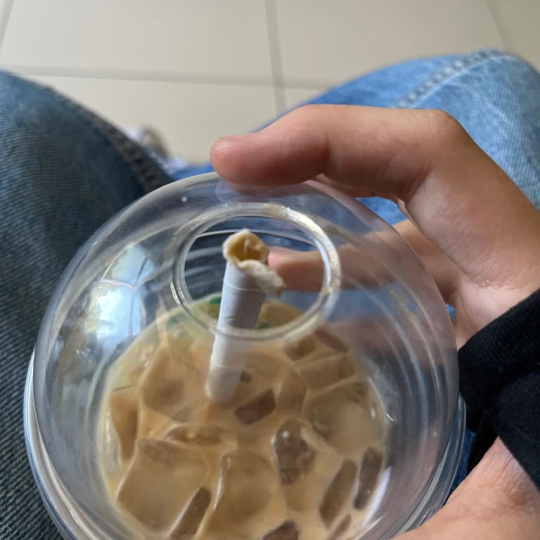 Karton Pipetler İçimi Zorlaştırıyor Ve Çabuk Bozuluyor