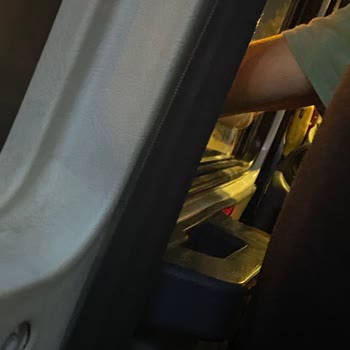 Dolmuş Şoförünün Tehlikeli Sürüşü Ve Sigara İçmesi