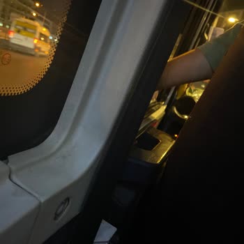 Dolmuş Şoförünün Tehlikeli Sürüşü Ve Sigara İçmesi