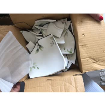 Kırık Gelen Yemek Takımı Ve Yetersiz Müşteri Hizmeti