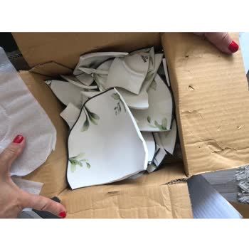 Kırık Gelen Yemek Takımı Ve Yetersiz Müşteri Hizmeti