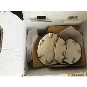 Kırık Gelen Yemek Takımı Ve Yetersiz Müşteri Hizmeti