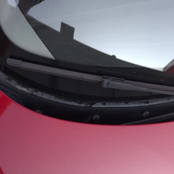 BMW 1.16i Ön Cam Fitili Parçalanıyor: Kalite Endişesi