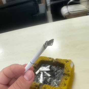 Parliament Midnight Blue Sigara İçinden Tahta Parçası Çıkıyor Ve Kalite Sorunu