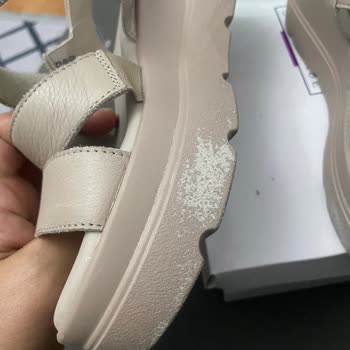 Olivium Mağazasından Alınan Sandaletin Boyası Attı, Mağaza Sorumluluk Almadı