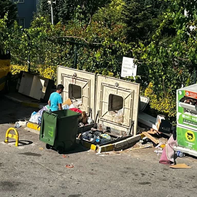 Pendik Belediyesi Evimizin Önündeki Çöp Konteyneri Sağlığımızı Tehdit Ediyor!
