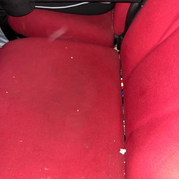 Karamürsel Belediye Sinemasında Kirli Koltuklar Ve Kötü Görüntü Deneyimi