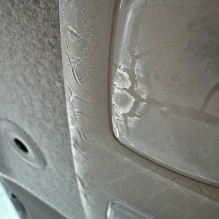 Dacia Duster Tavan Aydınlatma Panelinde Çatlak Ve Dökülme Sorunu, Garanti Kapsamı Dışında Bırakıldı