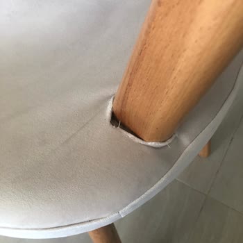 Sandalyelerdeki Dikiş Sorunu İçin Çözüm Sunulmadı