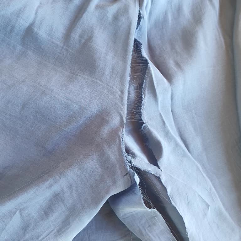 LCW'den Alınan Pantolon İlk Kullanımda Yırtıldı, İade Kabul Edilmiyor