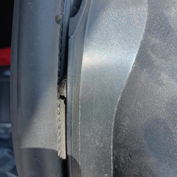 Dacia Sandero 'da Far Ve Boya Hatası, Servisten Çözüm Yok