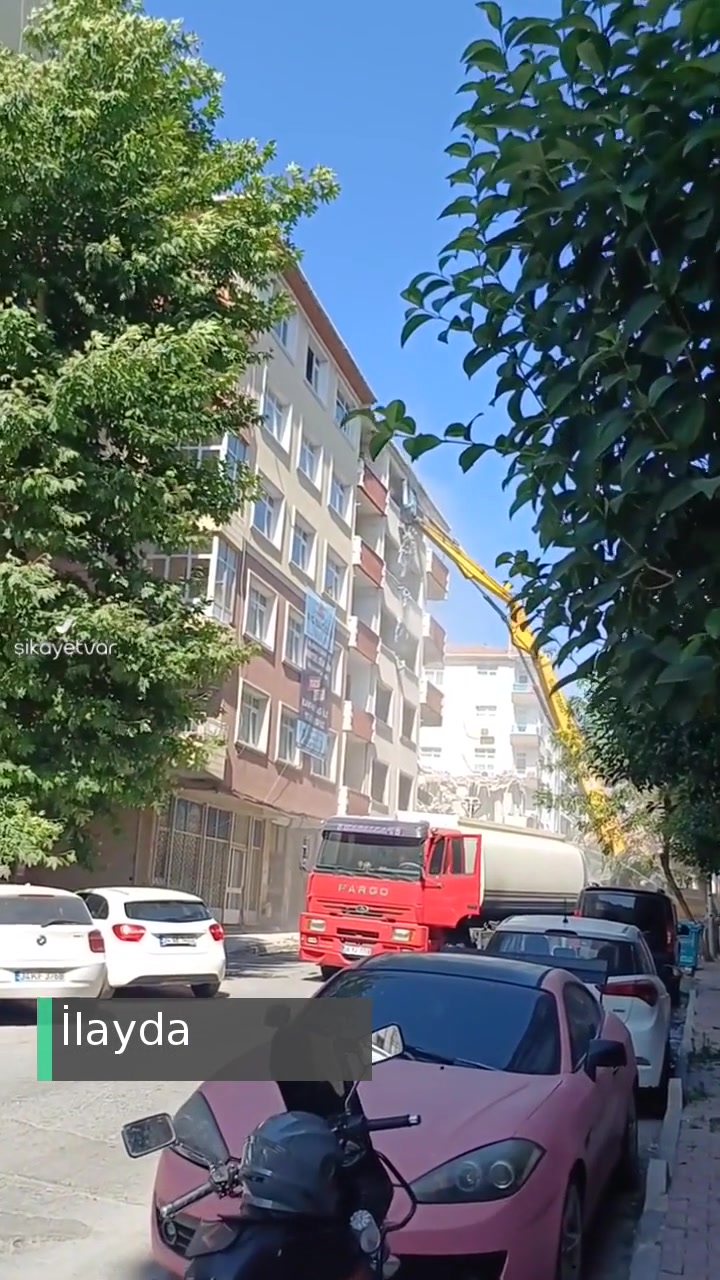 Bahçelievler'de Bina Yıkımı videonun kapak resmi