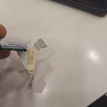 Aldığım Sakız Paketinden Ambalajsız Ve Kirli Sakız Çıktı