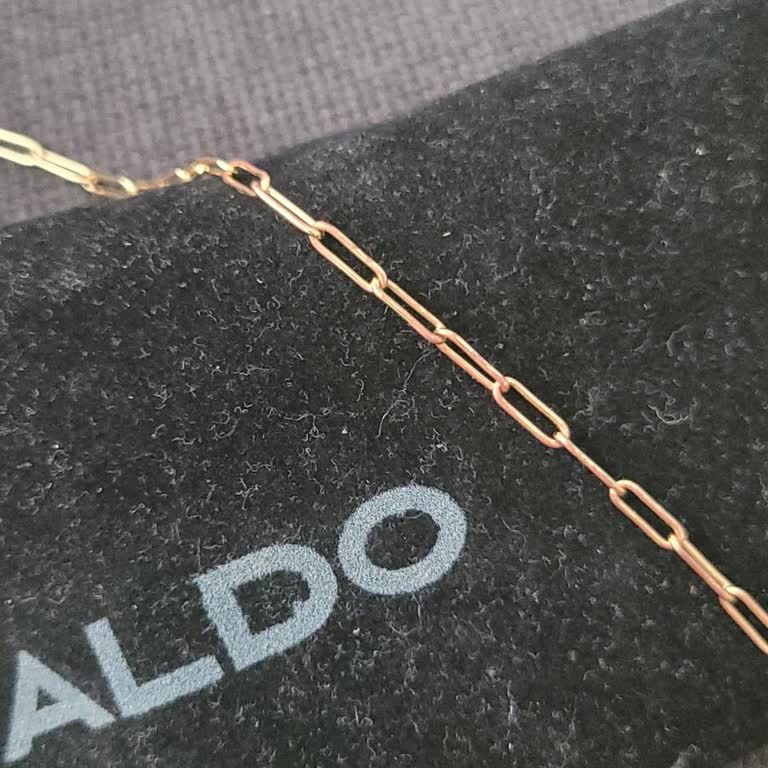 700 Liralık Kolye İlk Kullanımda Karardı Ve Boynumu Yara Yaptı Değişim Yapılmadı