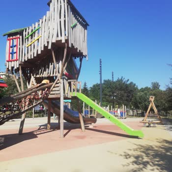 Çocuklar İçin Eksik Ve İşlevsiz Park Şikayeti