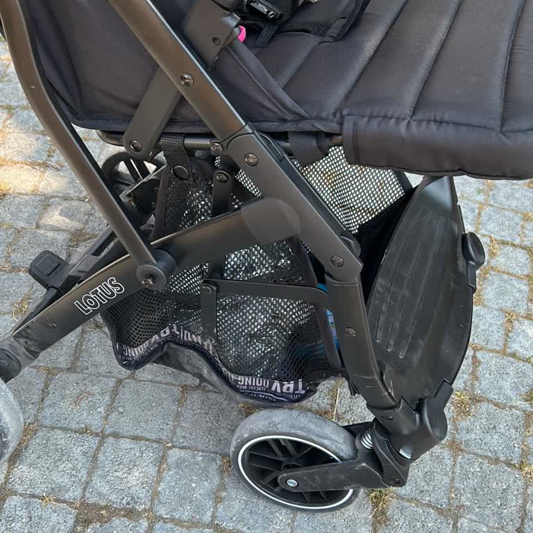 Bebek Arabasında Güvenlik Sorunu: Tekerlek Kırıldı, Büyük Tehlike Atlattık