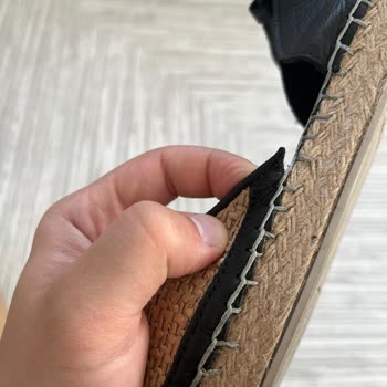 Elle Ayakkabı Bir Kez Giyilen Sandaletin Kumaşı Koptu, Firma Sorumluluk Almadı