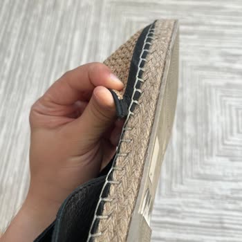 Elle Ayakkabı Bir Kez Giyilen Sandaletin Kumaşı Koptu, Firma Sorumluluk Almadı