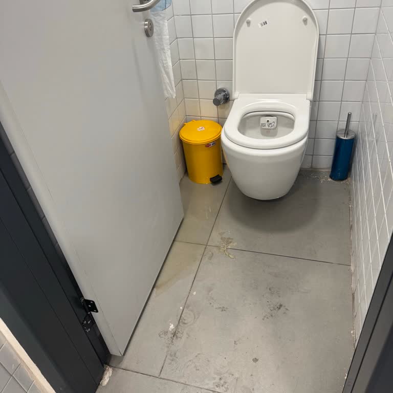 Ispartakule Burger King Şubesinde Temizlik Sorunu Ve Rahatsız Edici Ortam