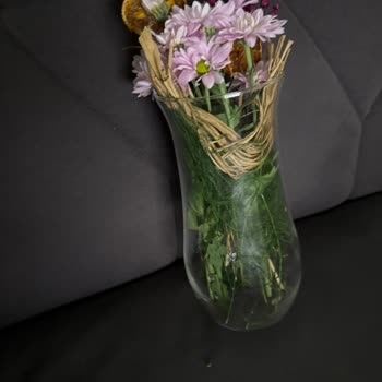 Görselden Farklı Ve Özensiz Çiçek Teslimatı