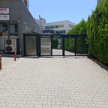 Bursa Büyükşehir Belediyesi Yolları Kapatan İşletmeler