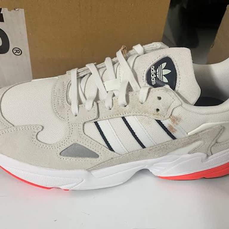 Adidas'tan Lekeli Ayakkabı ve Yetersiz Çözüm Hayal Kırıklığı Yarattı