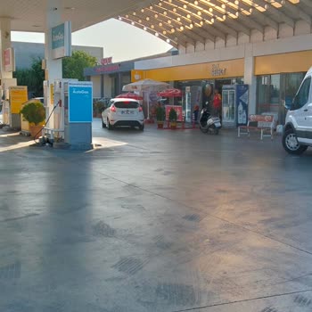 Shell İstasyonunda Kasiyer Davranışı Ve İletişim Sorunu