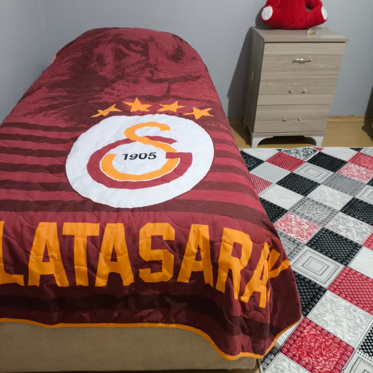 Aldığım Yatak Örtüsünün Boyası Hem Duvara Hem De Yıkamada Çıkıyor