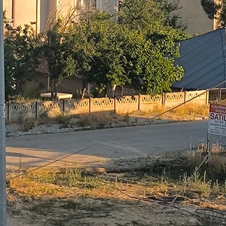 3 Aydır Onarılmayan Devrilen İnternet Direği İçin Çözüm Bekliyoruz