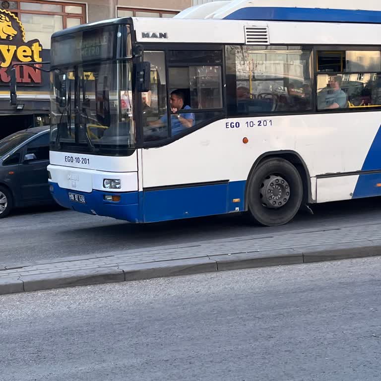 Otobüs Şoförünün Yolculara Saygısız Ve Tehlikeli Davranışları