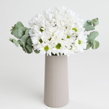 Görseldeki Çiçekle Gönderilen Arasında Büyük Fark Ve Müşteri Desteği Yetersiz