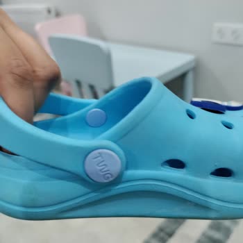 Ebebek'ten Alınan Terlikler Çocuğumun Ayağını Yaraladı