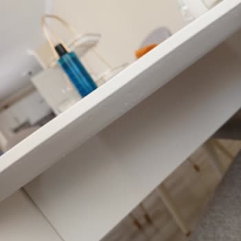 Çatlak Yemek Masası Ve Yetersiz Servis Hizmeti