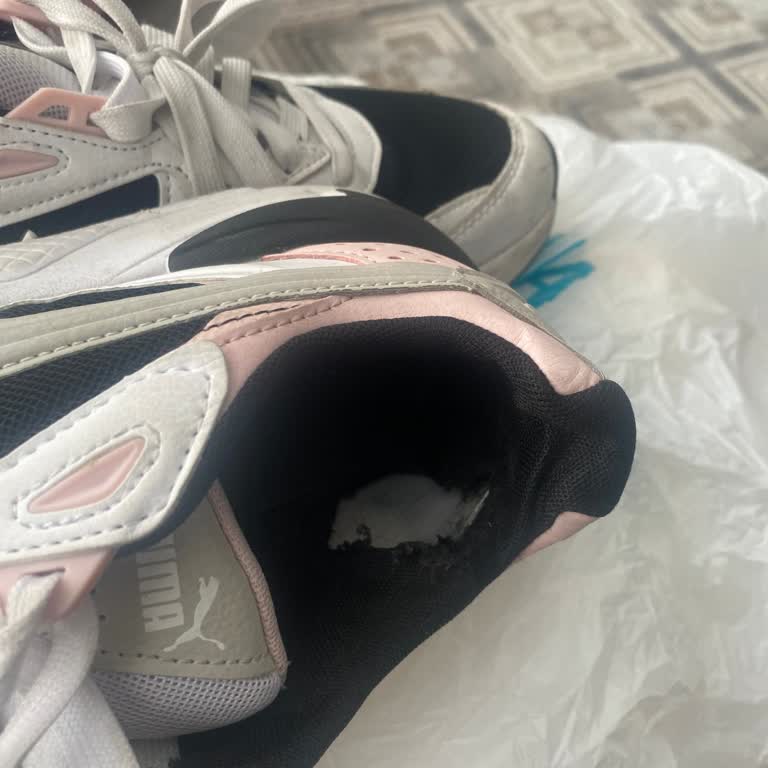 Yeni Alınan Ayakkabının Astarı Kısa Sürede Yırtıldı