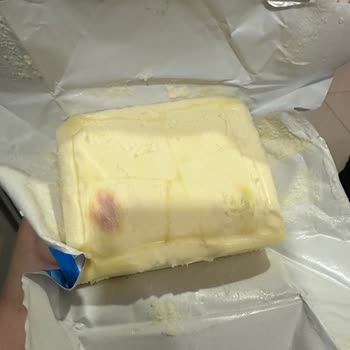 Son Kullanma Tarihi Geçmemiş Tereyağının Küflü Çıkması