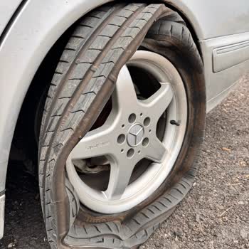 Continental Lastik Parçalandı, Yol Yardım Yetersiz Kaldı