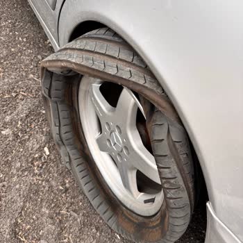 Continental Lastik Parçalandı, Yol Yardım Yetersiz Kaldı