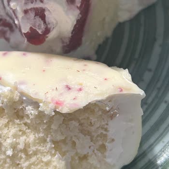 Tarihi Haliç Fırını Aldığım Pastadan Kıl Çıktı