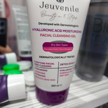 Jeuvenile Yüz Temizleme Jeli Sivilce Sorunu Yarattı