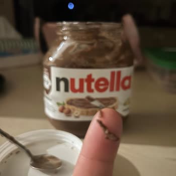 Nutella'nın İçinden Plastik Parça Çıkması