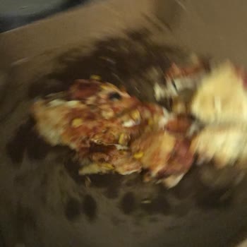 Domino's Pizza Gece Sipariş Edilen Pizzanın Hamur Gelmesi Ve Yenisinin Gönderilmemesi