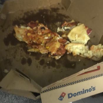 Domino's Pizza Gece Sipariş Edilen Pizzanın Hamur Gelmesi Ve Yenisinin Gönderilmemesi