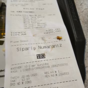 Personelin İlgisizliği Ve Tavuk Burgerden Zehirlenme Yaşadık