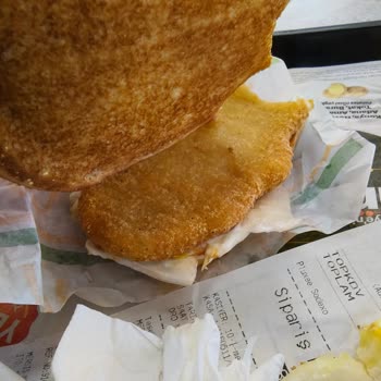 Personelin İlgisizliği Ve Tavuk Burgerden Zehirlenme Yaşadık