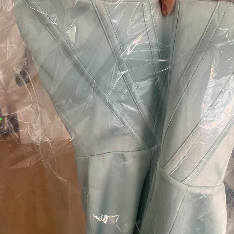 Sipariş Edilen Elbisenin Teslimatında Ve Hizmette Büyük Hayal Kırıklığı Yaşadım