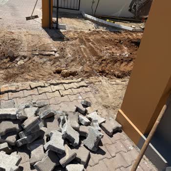 Doğalgaz Çekimi Sırasında Bahçe Kapısı Zarar Gördü, Çözüm Sunulmadı