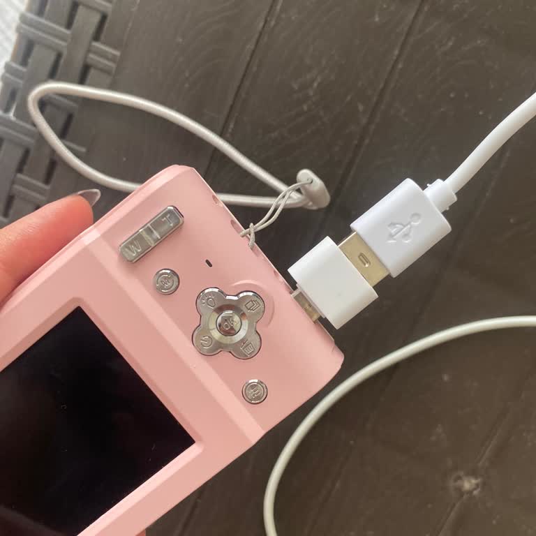 Aldığım Hediyenin Şarj Yuvası Bozuk Ve Firma İlgisiz