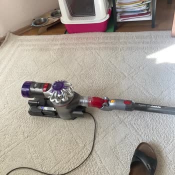 My Dyson V8 Has a Cracked Dustbin and Under-Sofa Tool