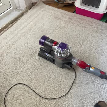 My Dyson V8 Has a Cracked Dustbin and Under-Sofa Tool